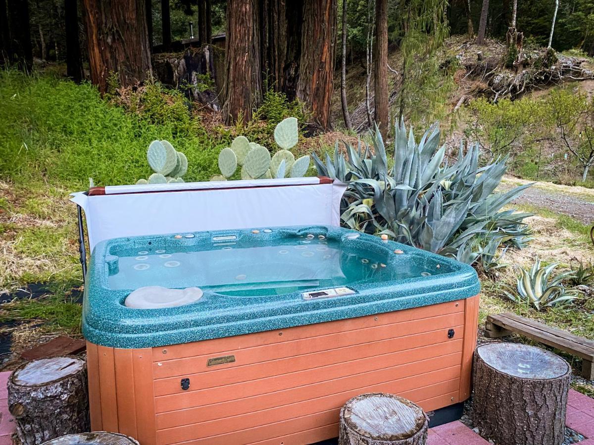Glamping In The Redwoods With A Hot Tub! Otel Garberville Dış mekan fotoğraf